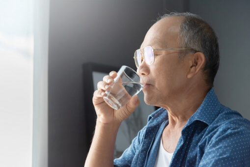 5 Practical Tips for Seniors to Stay Hydrated